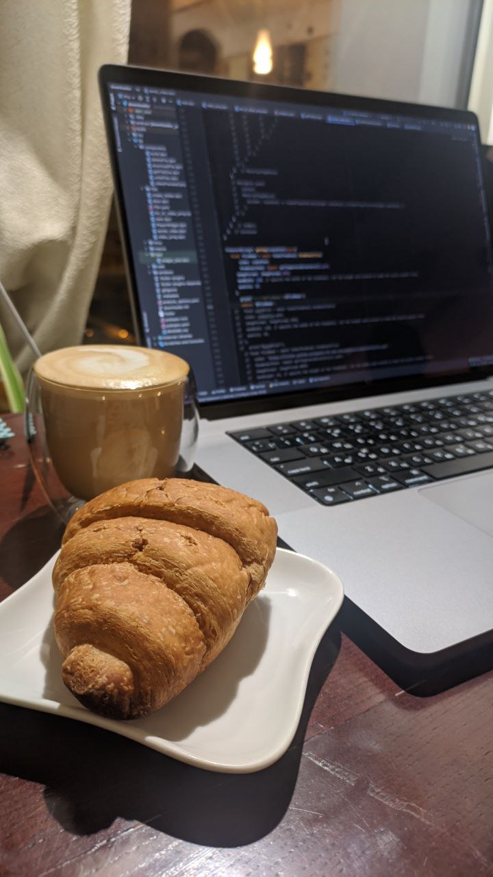 Wi-Fi та Місця для Кодування за Чашкою Смачної Кави в Cat Cafe